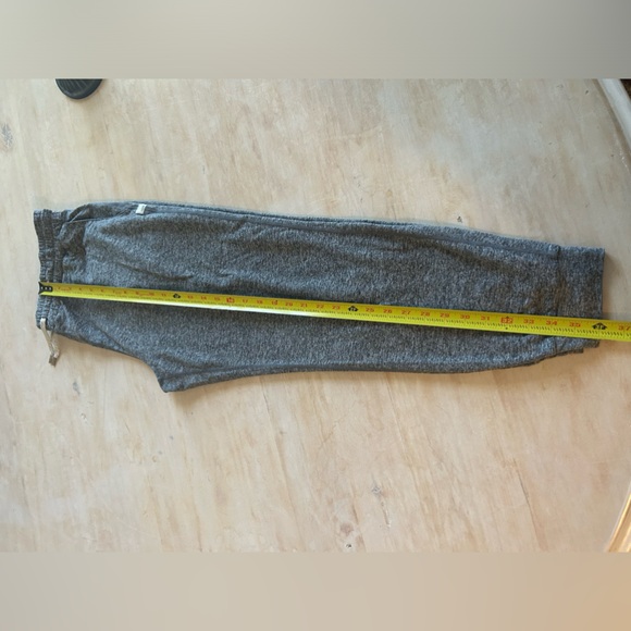 VUORI women’s performance jogger. Size XL - Picture 3 of 3